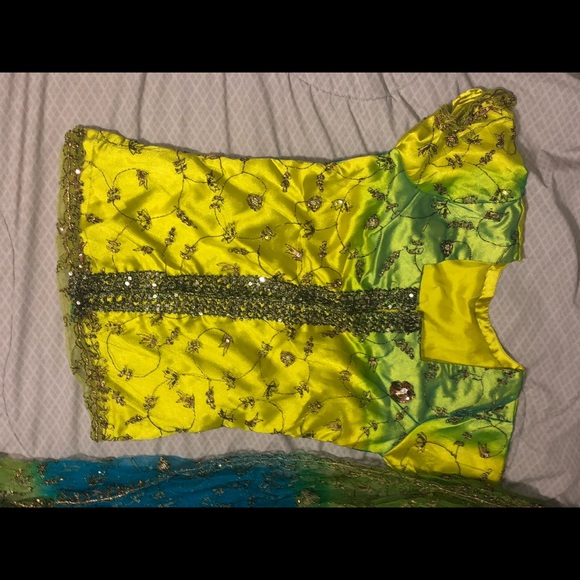 I’m selling brand new Pakistani traditional dresses for girls aged 1 to 7 years. - Picture 12 of 13